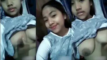 Luluk Daun Masih Muda Imut Pamerin Toket