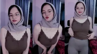 Itsmeii Cewe Hijab Goyang Ebot Live Video by xNxx