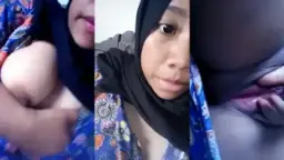 Cewek Hijab Cantik Pamer Memek Tembem Video by PornTrex