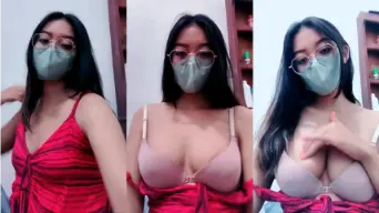 Yasmine Live Spill Belahan Toket