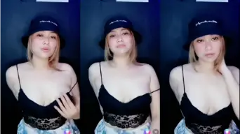 Dhea Gak Pake BH Live Hot Video by BebasIndo