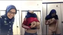 Hijab Sange di Toilet Kantor Video by BokepHUB